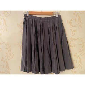 Ladies Size 6 Martin + Osa Gray 100% Silk Pleated Skirt